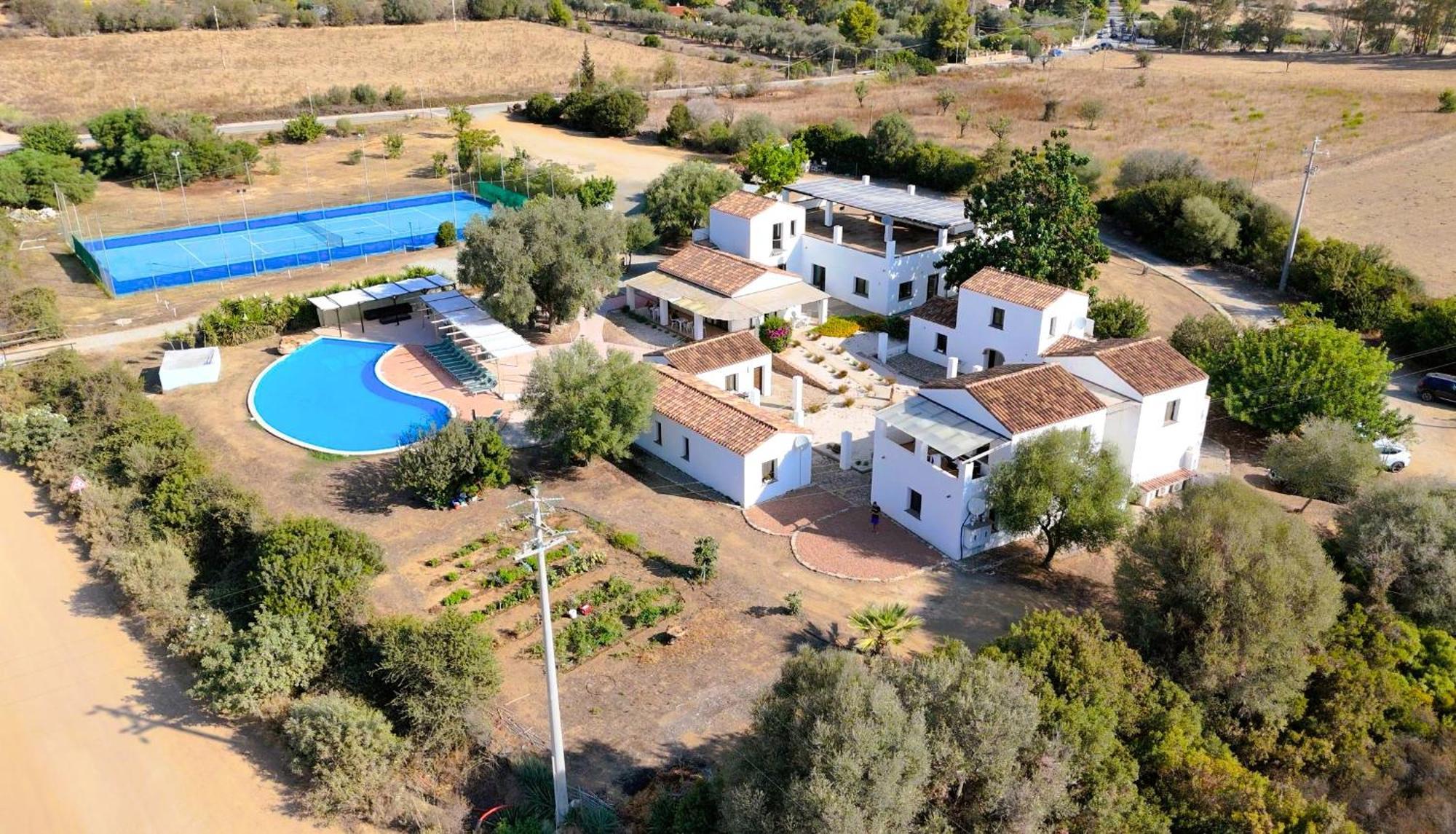 Cort'E Nastasj Hotel Tertenìa Екстериор снимка
