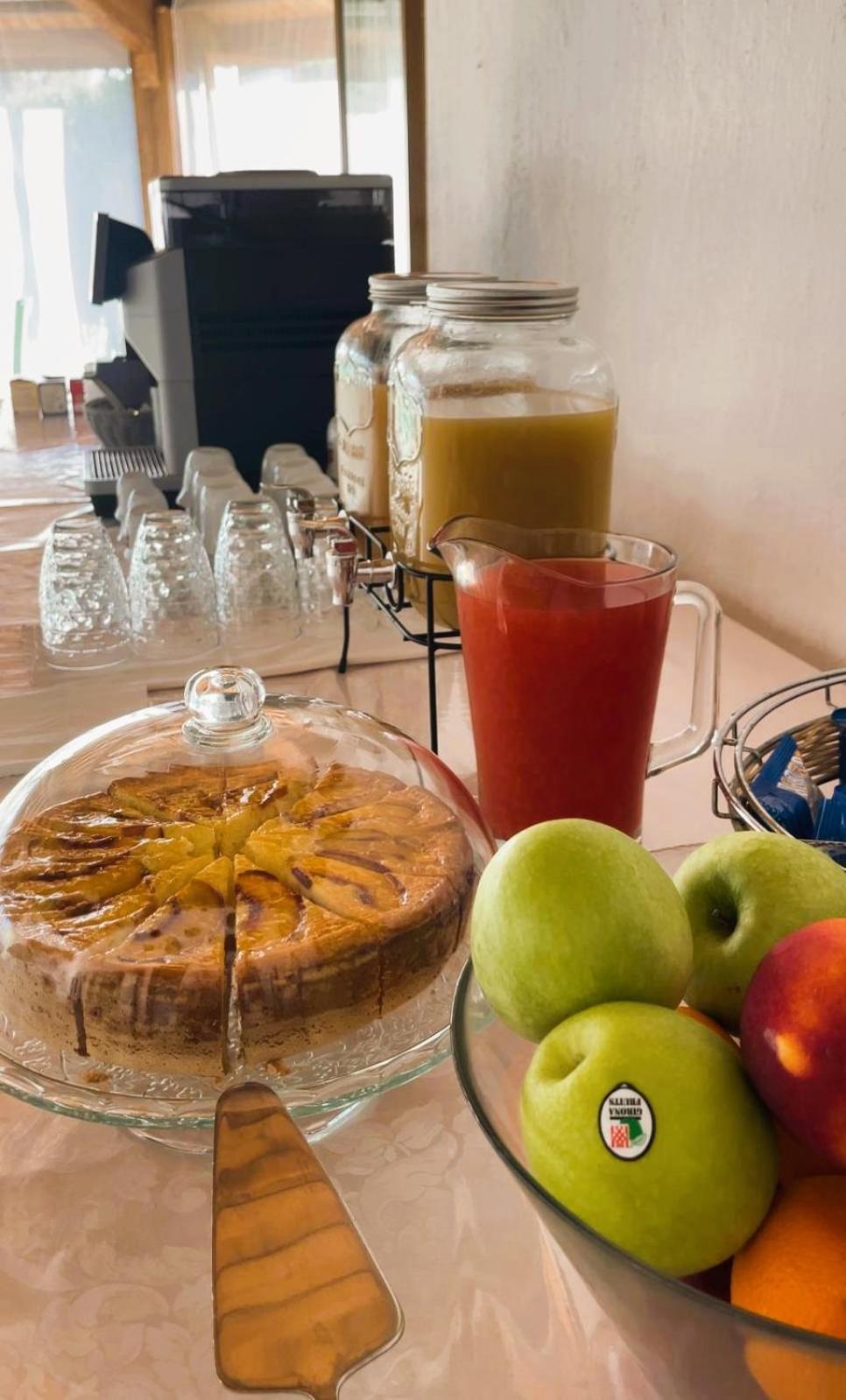 Cort'E Nastasj Hotel Tertenìa Екстериор снимка